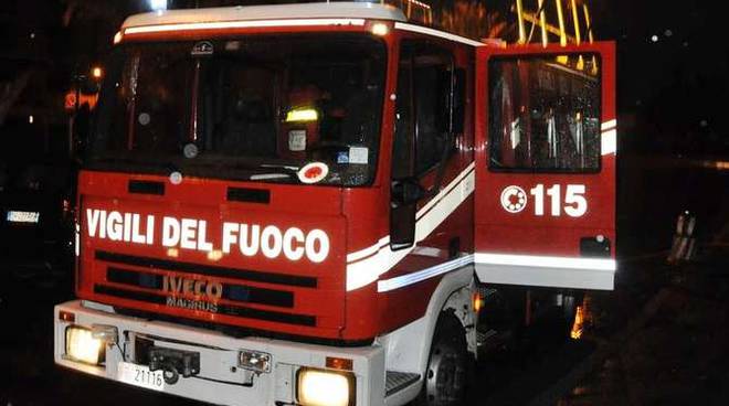 DISAGI PER IL VENTO FORTE A SAN NICANDRO, INTERVENTI DEI VIGILI DEL FUOCO