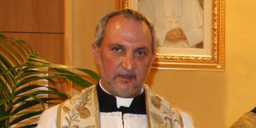 DON MATTEO DE MEO: “A RENZI E VENDOLA NON DAREI LA COMUNIONE”