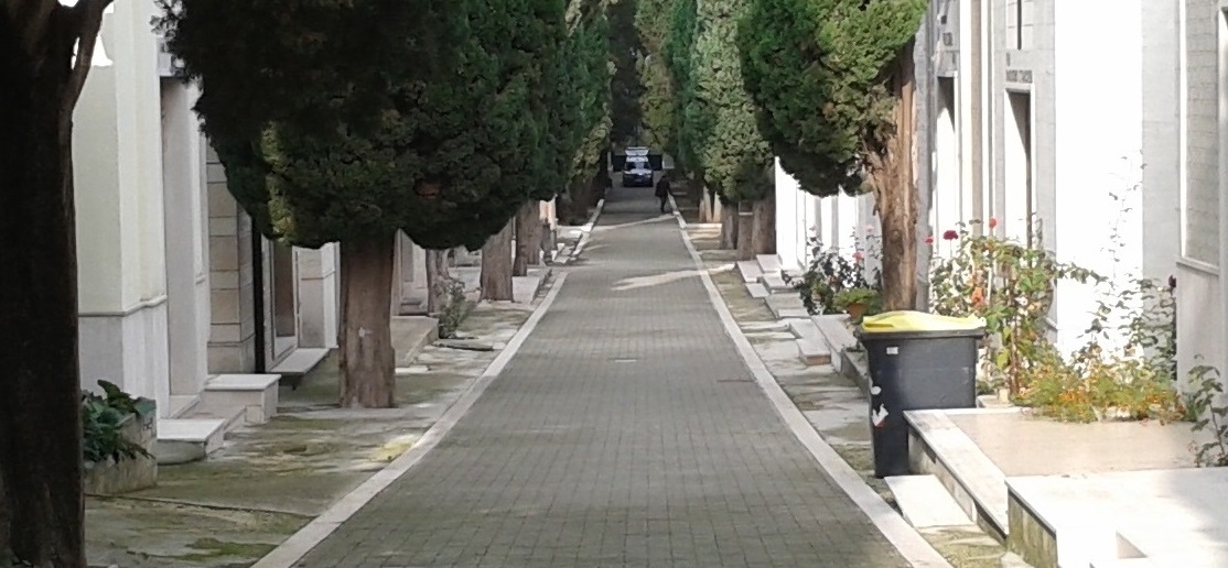 CIMITERO DI SAN NICANDRO, GLI ORARI PER LA COMMEMORAZIONE DEI DEFUNTI