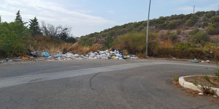 UN DEGRADO MAI VISTO QUELLO SEGNALATOCI IN QUESTA STRADA DI SAN NICANDRO