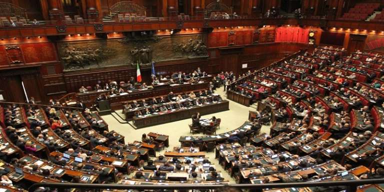 IL VECCHIO VIZIO DI GARANTIRSI IL SEGGIO IN PARLAMENTO