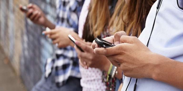 SAN NICANDRO E I SOCIAL, L’ISOLAMENTO DEI RAGAZZI