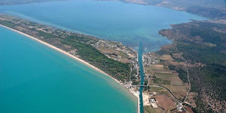 CADAVERE DI UN UOMO SULLA SPIAGGIA DI FOCE VARANO