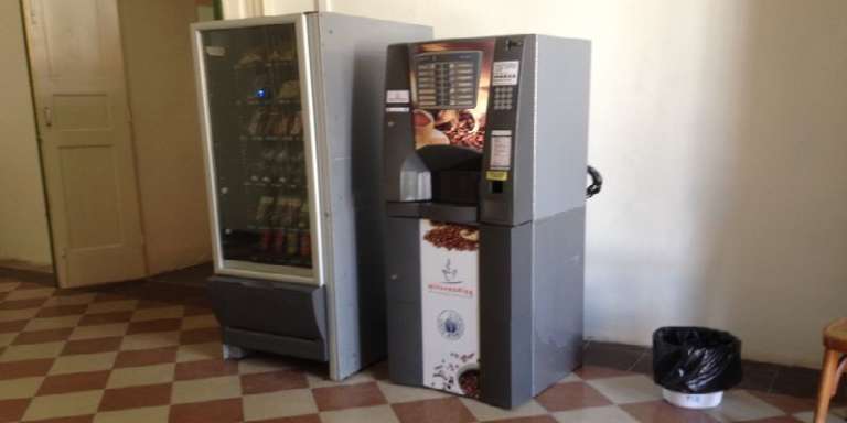 ANCORA DANNI AGLI APPARECCHI EROGATORI DI BEVANDE DELLA SEDE COMUNALE DI SAN NICANDRO