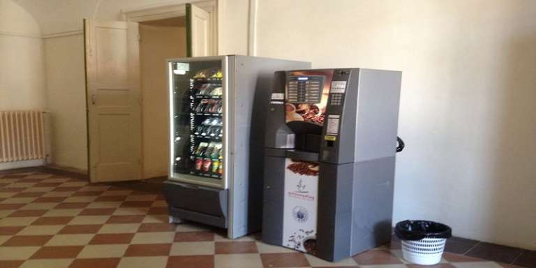 DANNEGGIATI APPARECCHI EROGATORI DI BEVANDE ALL’INTERNO DELLA SEDE COMUNALE DI SAN NICANDRO
