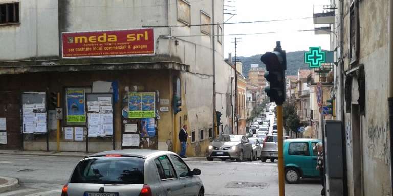 SAN NICANDRO, NUOVA SEGNALETICA SEMAFORICA, VERTICALE ED ORIZZONTALE