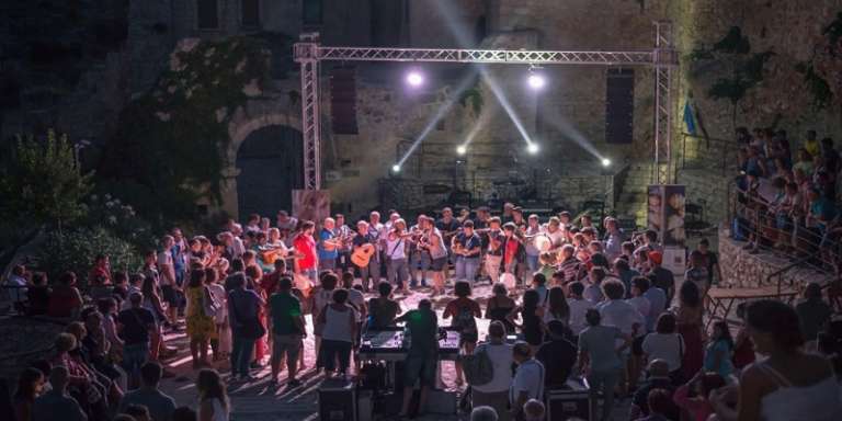 VIII^ EDIZIONE DE “IL RADUNO DEI SUONATORI DI TARANTELLA” VIII^ EDIZIONE DE “IL RADUNO DEI SUONATORI DI TARANTELLA”