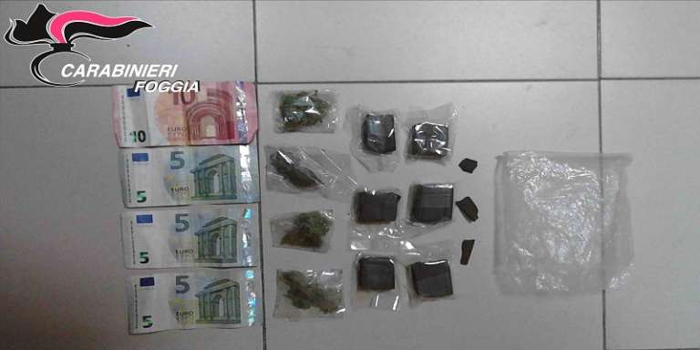 IN GIRO PER LE STRADE DI CERIGNOLA CON 88 GRAMMI SI HASHISH E 6 DI MARIJUANA