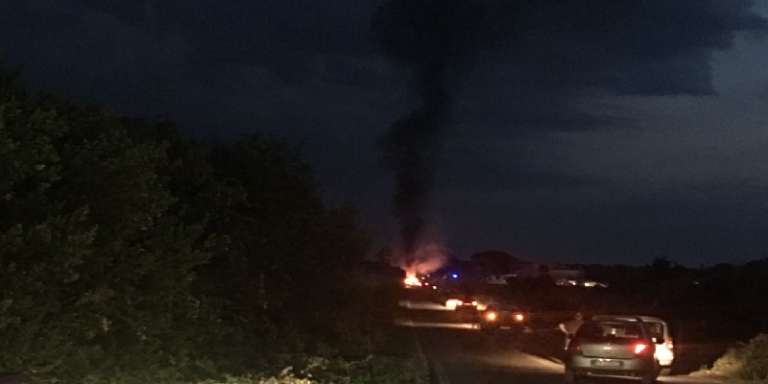 CAMPER PRENDE FUOCO SULLA STRADA PER TORRE MILETO