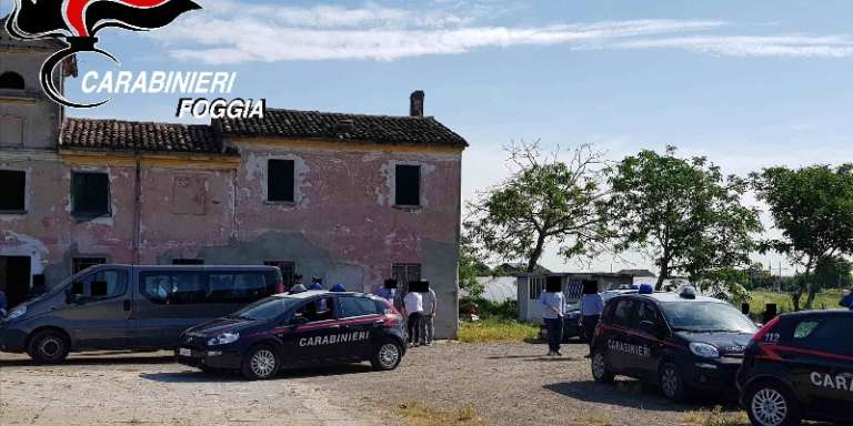 QUINDICI CITTADINI BULGARI IN CONDIZIONI DISUMANE, ARRESTI DUE CAPORALI