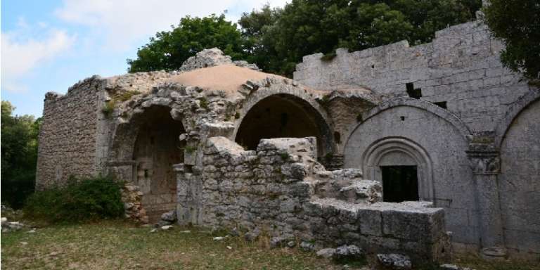 UN TREKKING AL TRAMONTO SU MONTE SACRO PER “SALVARE” LA VILLA ROMANA DI FARAGOLA