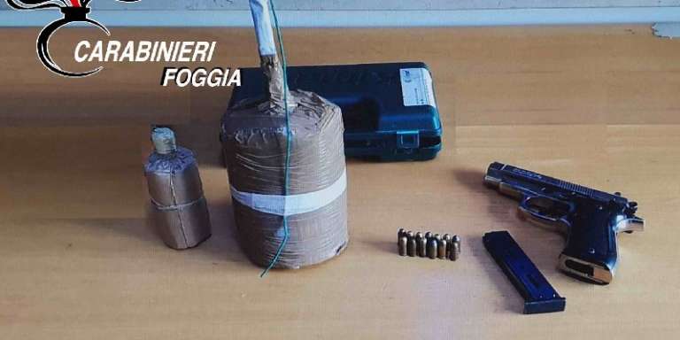 I CARABINIERI SEQUESTRANO DUE MICIDIALI ORDIGNI ARTIGIANALI E PISTOLA MODIFICATA