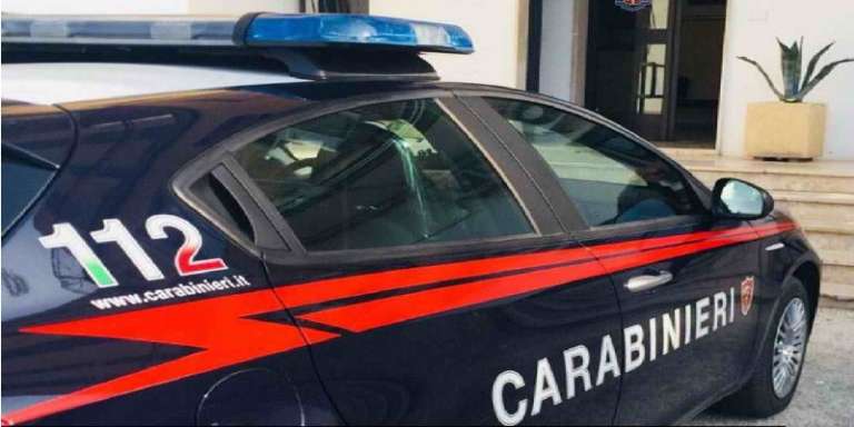 AL SEQUESTRO DELLA SUA MACCHINA UNA DONNA SI OFFRE AI CARABINIERI. ARRESTATA