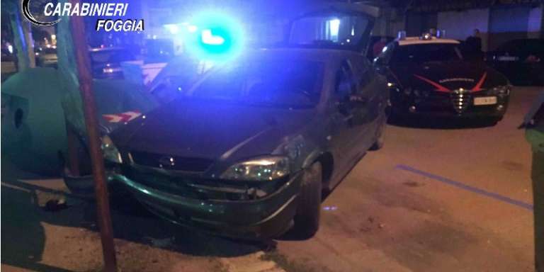 AL VOLANTE SENZA PATENTE NE’ ASSICURAZIONE, ARRESTATO DOPO PERICOLOSO INSEGUIMENTO