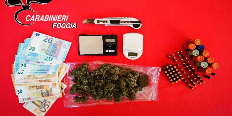 ARRESTATO SORVEGLIATO SPECIALE PER MARIJUANA, HASHISC E MUNIZIONI IN CASA