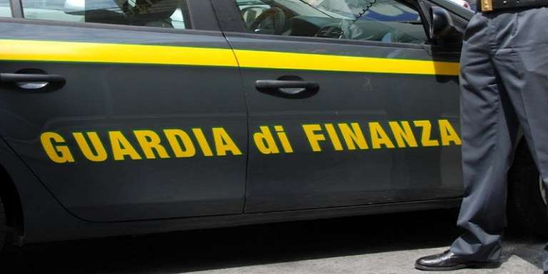 OPERAZIONE “TAKE AWAY”, 5 ARRESTI PER TRAFFICO E DETENZIONE DI SOSTANZE STUPEFACENTI ED ARMI