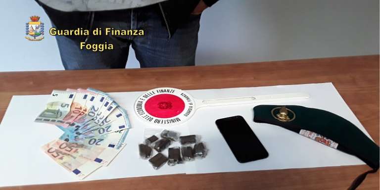 GUARDIA DI FINANZA: 	ARRESTATO SPACCIATORE