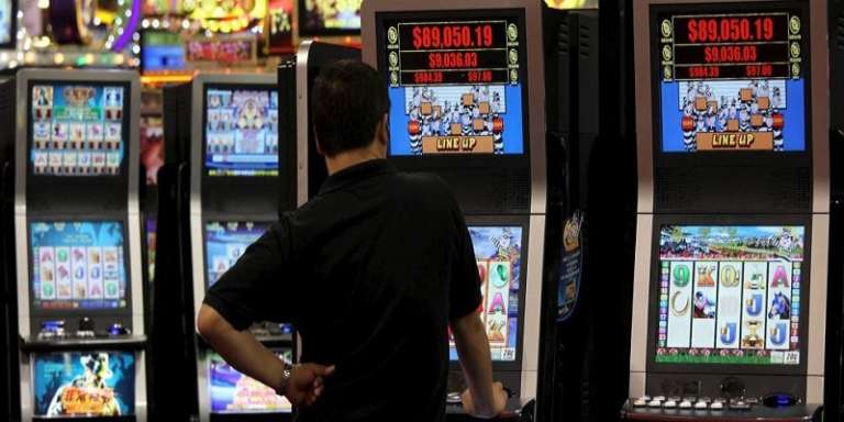 SAN NICANDRO DELLE SLOT. ECCO QUANTO GIOCANO I SANNICANDRESI