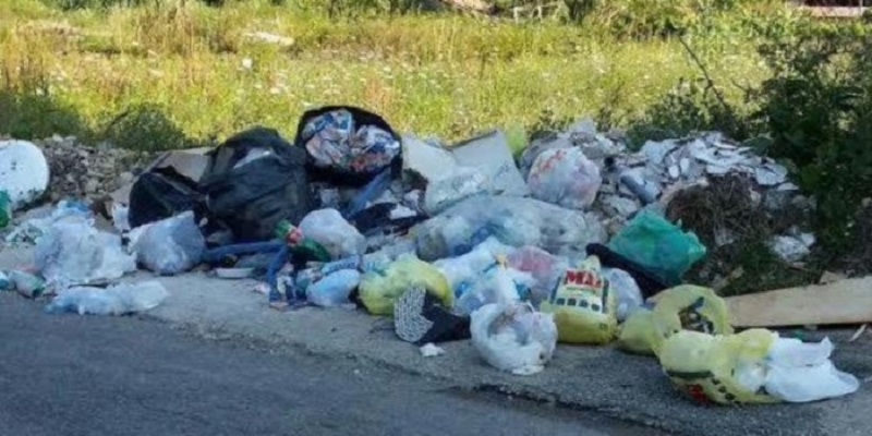 rifiuti per strada