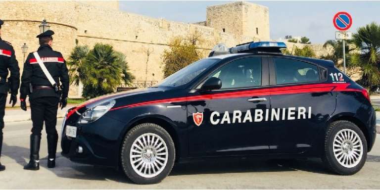 PICCHIA LA MADRE PER 5 EURO, ARRESTATO DAI CARABINIERI