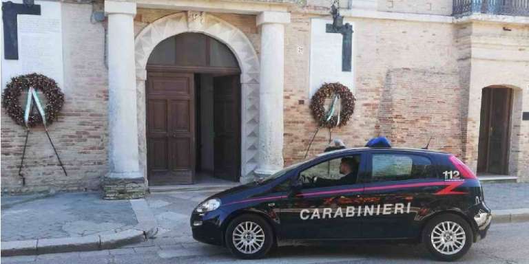 IN CORSO OPERAZIONE CARABINIERI PRESSO IL COMUNE DI SERRACAPRIOLA REATI CONTRO LA P.A.