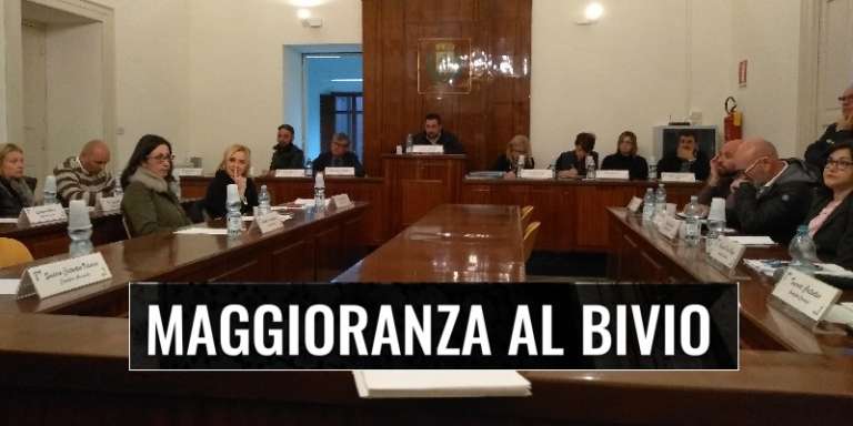 EDITORIALE DELLA DOMENICA. MAGGIORANZA AL BIVIO. CHE FARE?