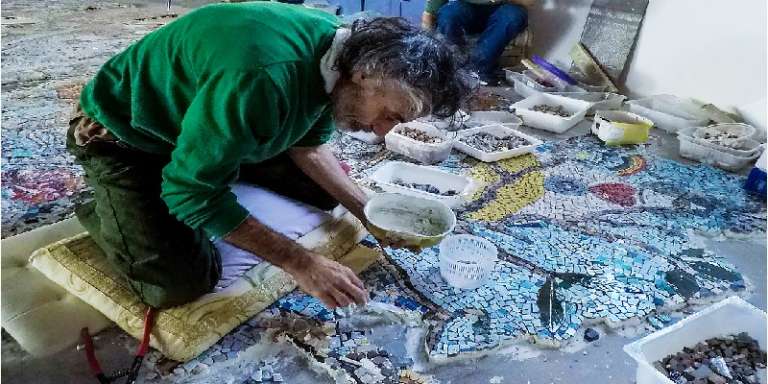 IN PUGLIA 300 MOSAICISTI DA TUTTO IL MONDO HANNO REALIZZATO IL PRIMO “MOSAIKAOS”