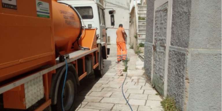 LAVORI DI PULIZIA STRAORDINARIA PER LE STRADE DI SAN NICANDRO