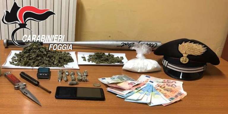 CONSERVAVA MARIJUANA IN CUCINA, ARRESTATO