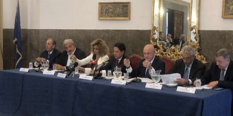 A FOGGIA LA FIRMA PER CONTRATTO ISTITUZIONALE CAPITANATA CON IL PRESIDENTE CONTE