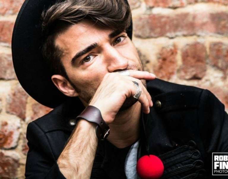 AL PREMIO NAZIONALE “MIA MARTINI” C’E’ IL SANNICANDRESE GIANLUCA GIAGNORIO, ALIAS MaLaVoglia