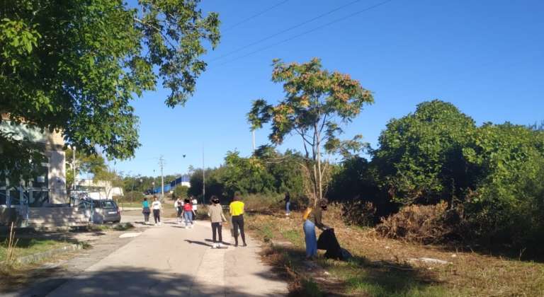 SAN NICANDRO, SCIOPERO PER L’AMBIENTE: GLI STUDENTI PULISCONO LE AREE SCOLASTICHE