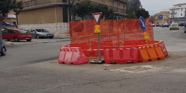 SEGNALI LUMINOSI ALLA ROTONDA DI VIA TORRE MILETO