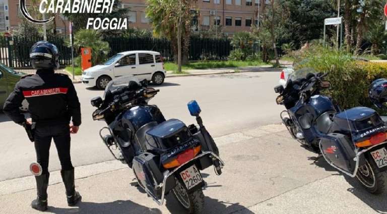 NON SI FERMA ALL’ALT DEI CARABINIERI E FUGGE A FORTE VELOCITA’, ARRESTATIO