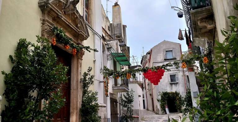 SAN VALENTINO A VICO: PERCORSO DELL’AMORE IN 15 TAPPE.