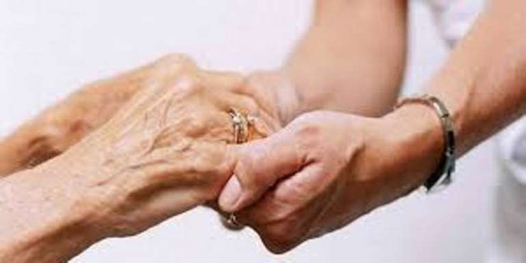 GLI ANZIANI NON POSSONO ESSERE LASCIATI SOLI