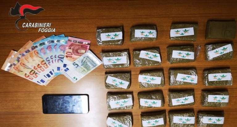 2 KG DI HASHISH NASCOSTI IN AUTO