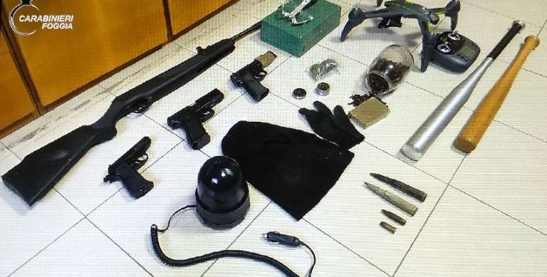 SEQUESTRO DI MUNIZIONI, DROGA E KIT RAPINATORE, ARRESTATO 25ENNE