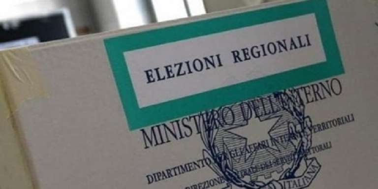 EMILIANO FIRMA I DECRETI CHE DANNO FORMALMENTE AVVIO ALLA CAMPAGNA ELETTORALE