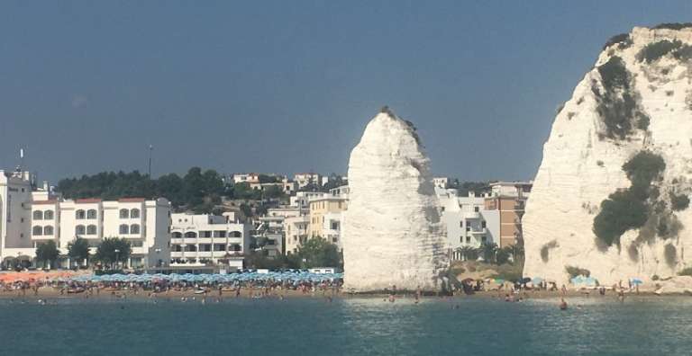 DEMOLIZIONE OPERE ABUSIVE NEL COMUNE DI VIESTE IN LOCALITA’ MOLINELLA