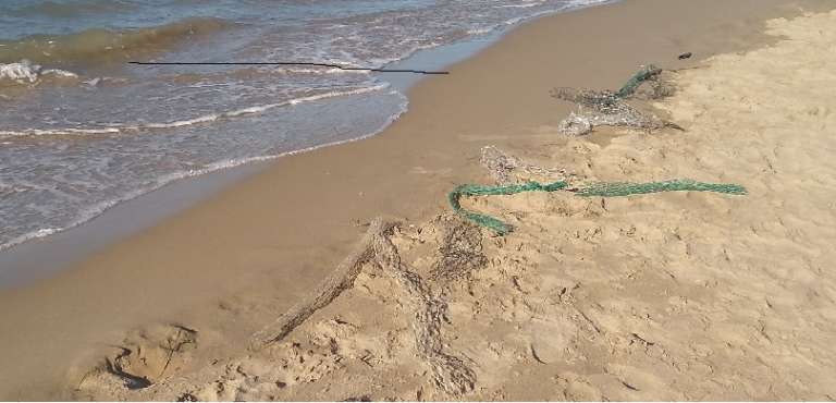 ANCORA CALZETTE DI MARE LUNGO LA STRISCIA DI TERRA DELLO SCHIAPPARO