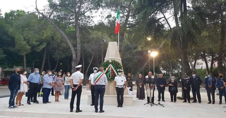 VICO DEL GARGANO, PIAZZA E MONUMENTO AI “CADUTI DELLA PACE”