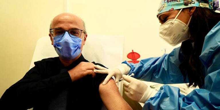 VACCINO ANTI-COVID, AVVIATA LA FASE 1: ATTIVATI 26 PUNTI DI VACCINAZIONE IN PUGLIA