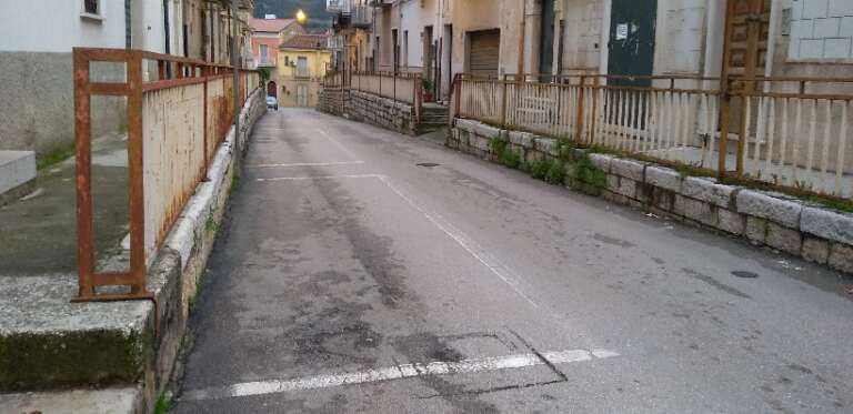 SAN NICANDRO, INTERDIZIONE AL TRAFFICO DI PARTE DI VIA ROMA PER SOSTITUZIONE PARAPETTO STRADALE SAN NICANDRO, INTERDIZIONE AL TRAFFICO DI PARTE DI VIA ROMA PER SOSTITUZIONE PARAPETTO STRADALE