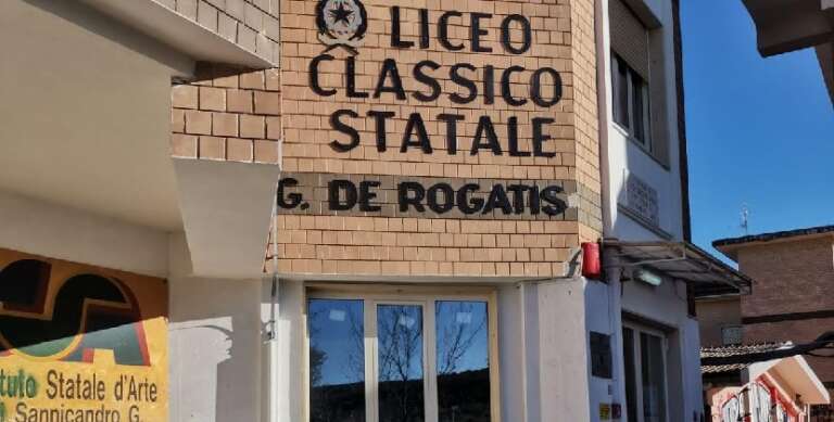 EFFICIENTAMENTO ENERGETICO E SOSTENIBILITA’ AMBIENTALE AL “DE ROGATIS” DI SAN NICANDRO
