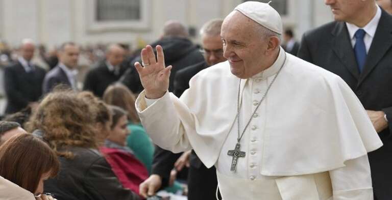 IL MESSAGGIO DEL PAPA AI GIORNALISTI: RACCONTARE LA VITA VERA