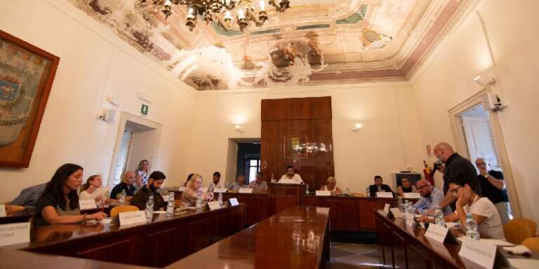 SAN NICANDRO, LA MAGGIORANZA: “LE CHIACCHIERE SE LI PORTA IL VENTO, I FATTI SONO VISIBILI”
