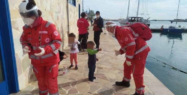 LA CROCE ROSSA DI SAN NICANDRO A VIESTE PER ASSISTENZA AI MIGRANTI