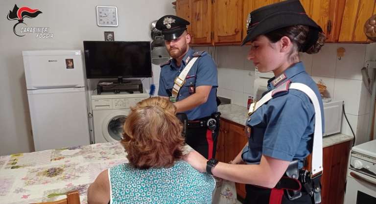 TRUFFA UN’ANZIANA SIGNORA FACENDOLE CREDERE CHE DEVE ESTINGUERE UN GROSSO DEBITO DELLA FIGLIA