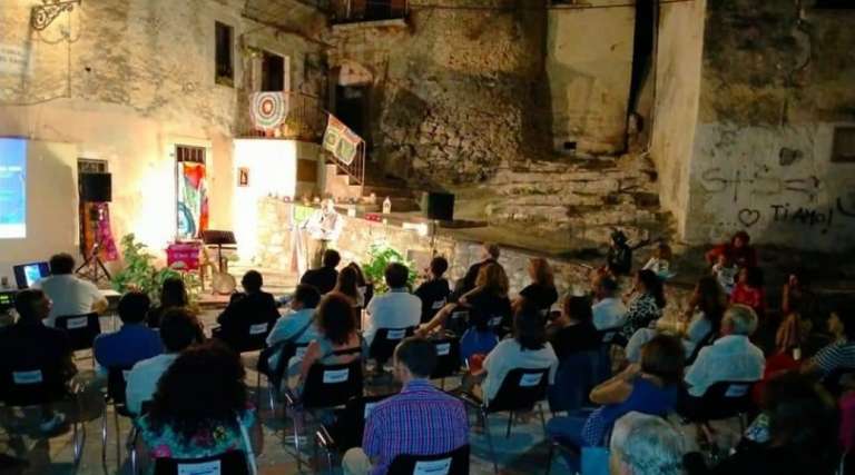 “UN LIBRO PER AMICO”, 12 SERATE D’AUTORE A VICO DEL GARGANO